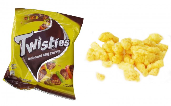 マレーシアのスナック菓子　Twisties Twistirs